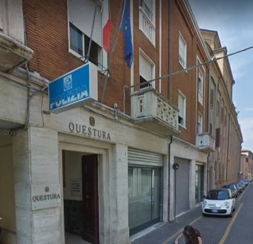 Rimini, paura in strada: urla "Coronavirus" e si scaglia contro auto